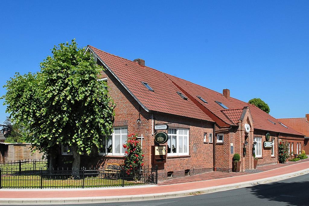 Hotel Pension Burggaststaette Heyken Neuharlingersiel Exterior foto