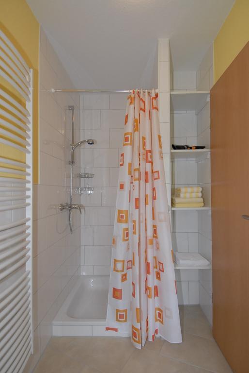 Pension Burggaststaette Heyken Neuharlingersiel Habitación foto